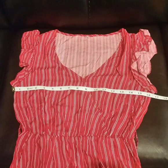 Wrap front Ruffle Sleeve jumpsuit - Picture 7 of 9